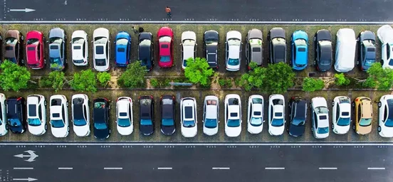 Estacionamento de automóveis vista superior