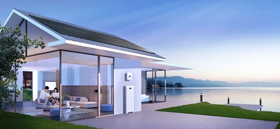 Casa transparente com painéis solares e bateria
